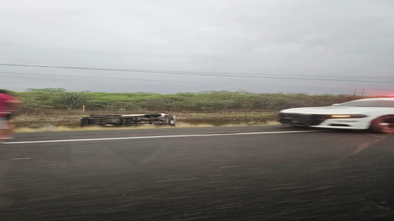 REGISTRA DOS LESIONADOS VOLCADURA ENTRE JUCHITAN Y TEHUANTEPEC